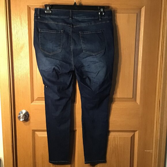 d. Jeans 18W Blue Jeans - Picture 2 of 2